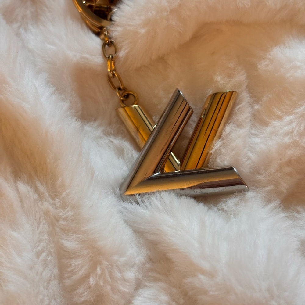 Authentic LV LOUIS VUITTON BAG CHARM /Key Ring - Picture 3 of 7